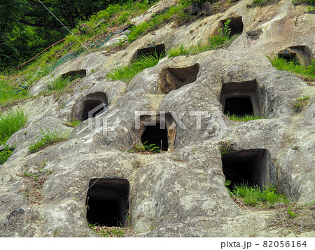 埼玉県吉見町にある古墳時代の横穴墓群・吉見百穴 82056164