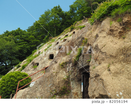 埼玉県吉見町にある古墳時代の横穴墓群・吉見百穴 82056194