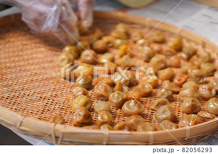 梅干し作り 82056293