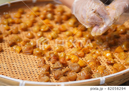 梅干し作り 82056294