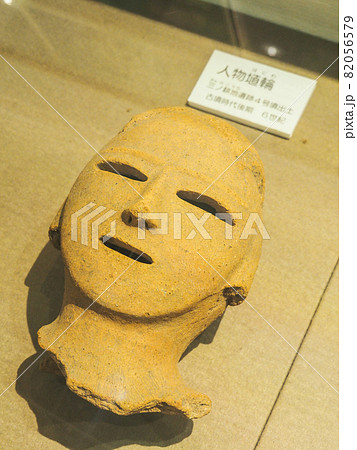 埼玉県吉見町にある古墳時代の横穴墓群・吉見百穴 埼玉県吉見町にある古墳時代の横穴墓群・吉見百穴 82056579