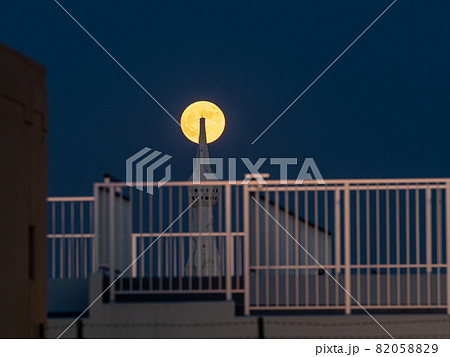 PLの塔と満月 82058829