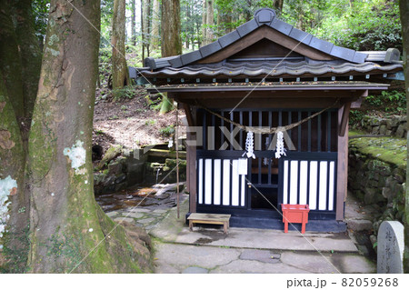 霧島東神社 神龍の泉「忍穂井」 82059268