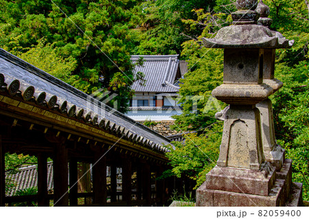 長谷寺の石段のところにある瓦 長谷寺の石段のところにある瓦 82059400