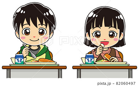 美味しい給食を食べる小学生の男の子と女の子 82060497