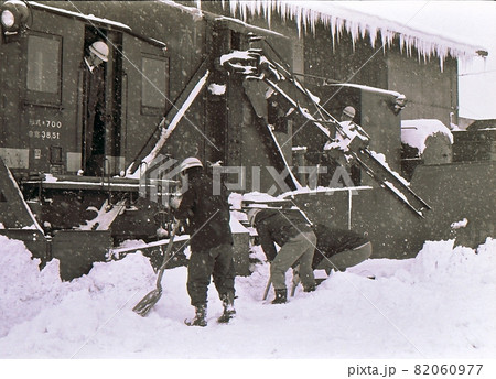 昭和45年 除雪作業　蒸気機関車9600とラッセル車　倶知安駅　函館本線　北海道　記録写真 82060977