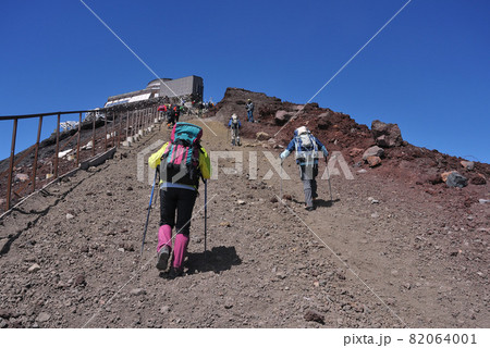 富士山剣が峰直下【日本最高所】山頂の登山道 富士山剣が峰直下【日本最高所】山頂の登山道 82064001