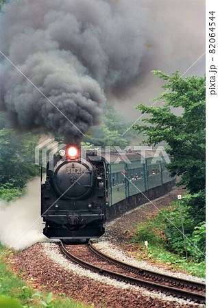 館本線 山線を驀進する 動態保存大型蒸気機関車 C62の写真素材 