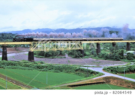 磐越西線 一ノ戸川橋梁を行くばんえつ物語号 蒸気機関車 磐越西線 一ノ戸川橋梁を行くばんえつ物語号 蒸気機関車 82064549
