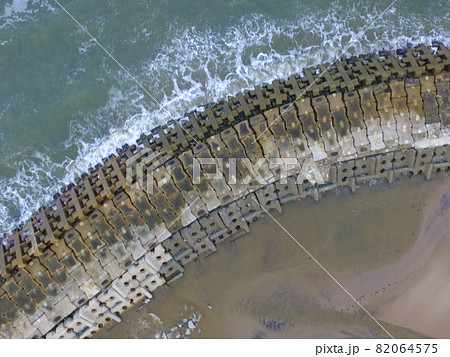 波打ち際･堤防〜ドローンで空撮（福島県南相馬市原町区北泉） 82064575