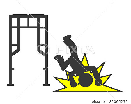 現場の枠組み足場から転落する人物 82066232