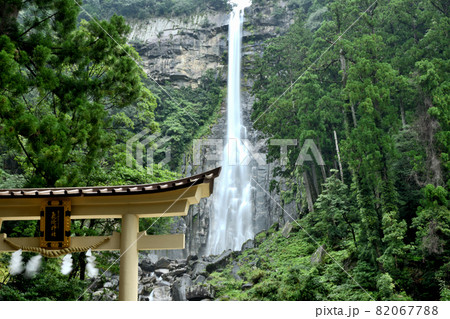 那智の滝(飛龍神社鳥居・御瀧)　【和歌山県東牟婁郡那智勝浦町】 82067788