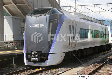 南小谷駅 1番線 E353系特急あずさ が停車中 南小谷駅 1番線 E353系特急あずさ が停車中 82068200