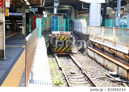 鉄道の車止め　鉄道線路の終端　上野駅11番線車止め　東京都台東区上野七丁目 82068244