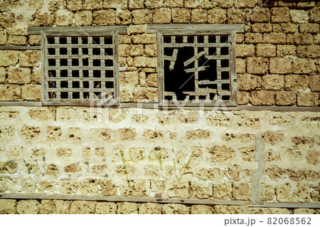 紅海に面したサウディアラビアの古い港町ヤンブーに残る住宅街の遺跡 82068562