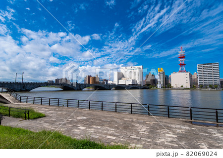 萬代橋と信濃川(新潟県新潟市) 萬代橋と信濃川(新潟県新潟市) 82069024