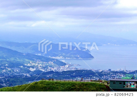 山頂　眺望　秋　大室山　ススキ　太平洋　伊東市街 82069425