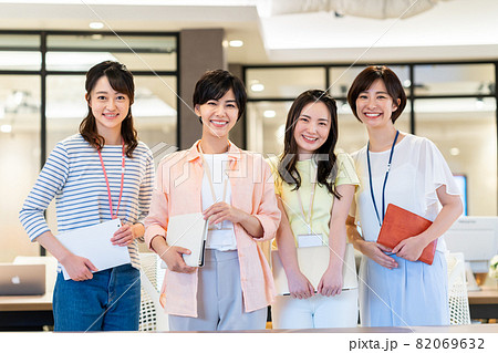 オフィスの若いスタッフ　撮影協力：WEEK芝大門（サンフロンティア不動産） 82069632