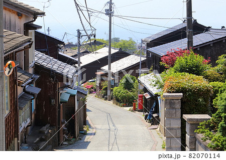 新潟　佐渡　丸ポストのある風景（相川上京町の街並み） 82070114