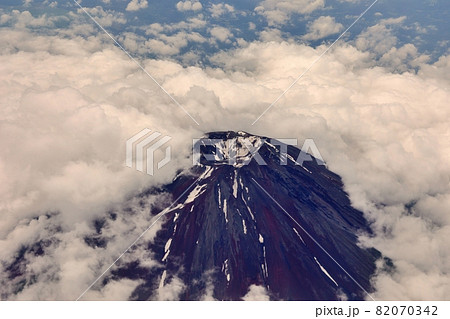 富士山の火口を上から観たの写真素材 [82070342] - PIXTA