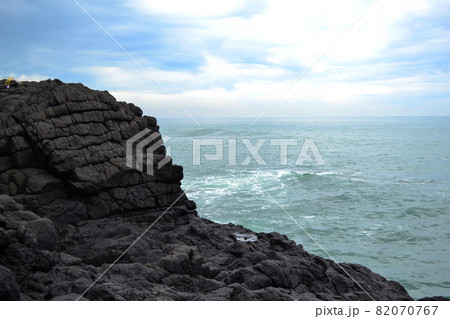 Beach and hill in Hindia ocean 82070767