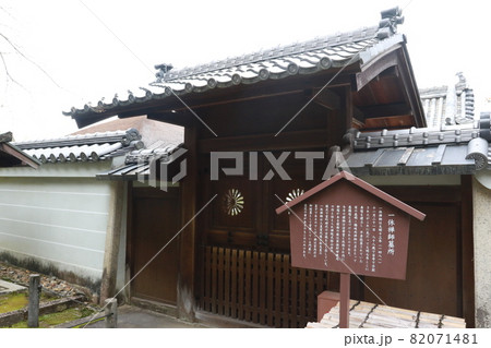 京都府京田辺市の酬恩庵にある一休さんの墓所 京都府京田辺市の酬恩庵にある一休さんの墓所 82071481