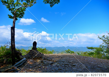 熊野古道・小雲取越・百間ぐらの美しい眺めと、熊野詣での人々を見守るお地蔵様・和歌山県田辺市本宮(3) 82073570