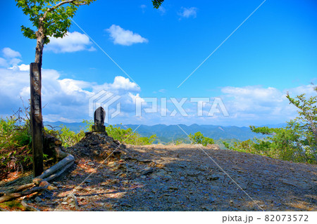 熊野古道・小雲取越・百間ぐらの美しい眺めと、熊野詣での人々を見守るお地蔵様・和歌山県田辺市本宮(5) 82073572