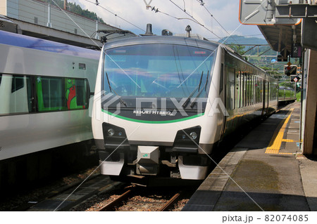 長野県北安曇野郡尾谷村 大糸線南小谷駅 2番線 HB-E300系リゾートビューふるさと が停車中 長野県北安曇野郡尾谷村 大糸線南小谷駅 2番線 HB-E300系リゾートビューふるさと が停車中 82074085