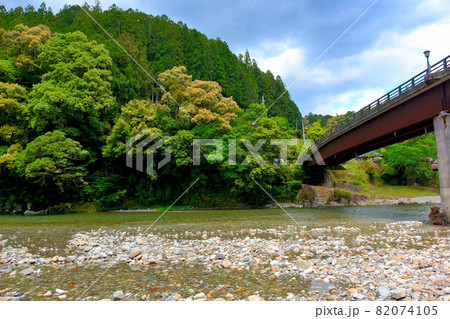 熊野古道・小和瀬渡し場跡・熊野詣での人々を舟で渡した、赤木川の渡船場・和歌山県新宮市熊野川町(7) 82074105