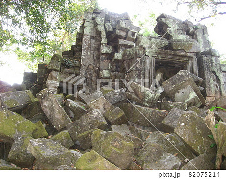 カンボジア、日中のベンメリア。（東側） 82075214
