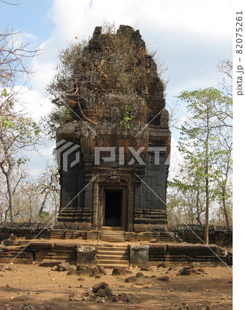 カンボジア、コーケー遺跡群の一つ。 82075261