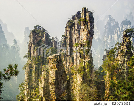 中国張家界 武陵源 天子山風景区 / Wulingyuan, Zhangjiajie, China 中国張家界 武陵源 天子山風景区 / Wulingyuan, Zhangjiajie, China 82075631