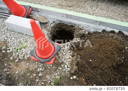 工事中の穴	 82078730