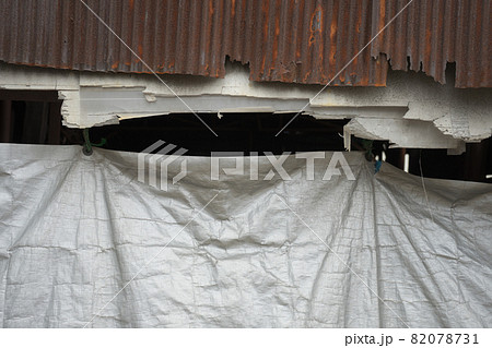 入口の銀色のシート 82078731