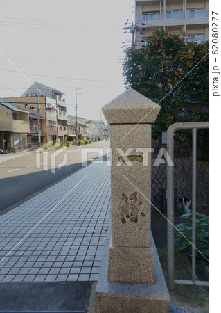 京都、一條戻橋と町の風景 京都、一條戻橋と町の風景 82080277