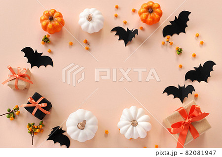 ハロウィン背景　かぼちゃ　こうもり 82081947