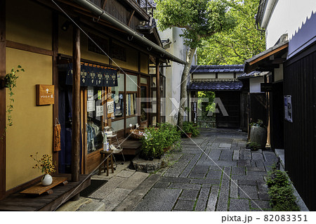 近江八幡　八幡堀　石畳の小路　滋賀県近江八幡市 82083351