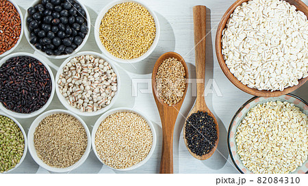 雑穀生活で健康なイメージ(小豆、ハトムギ、もちきび、ひえ、キヌア、アマンサラス、黒豆、赤米、玄米など materials