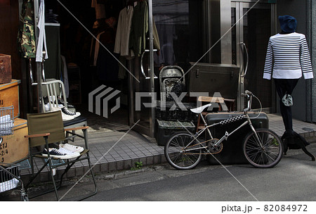 ファッションブティックの店頭ディスプレイ ファッションブティックの店頭ディスプレイ 82084972