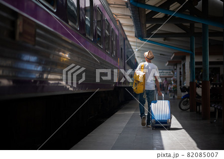 Traveler waits train at train station 82085007