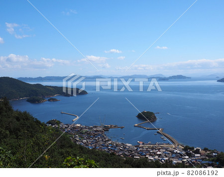 後山より鞆の青い空と青い海と白い雲 後山より鞆の青い空と青い海と白い雲 82086192