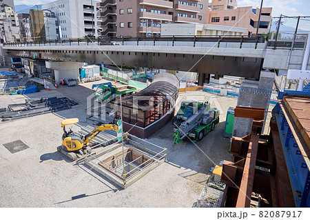 跨線橋の工事現場 2019年9月 長野県松本市 82087917