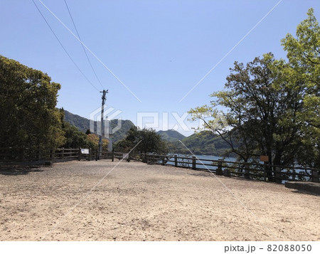 《うさぎの島(大久野島)灯台と園地と青空と海の風景》(広島県 竹原市) 《うさぎの島(大久野島)灯台と園地と青空と海の風景》(広島県 竹原市) 82088050