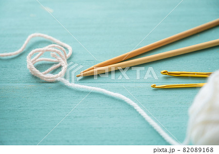 編み物 編み針と毛糸 編み物 編み針と毛糸 82089168