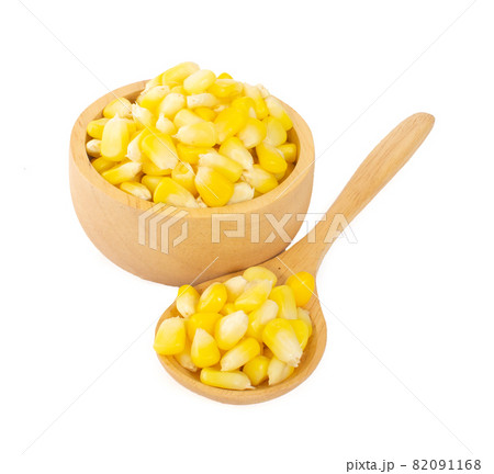 canned corn on a white background canned corn on a white background 82091168