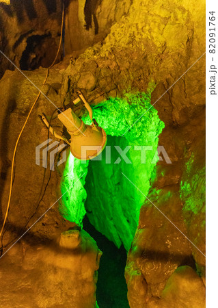 稲積水中鍾乳洞 82091764