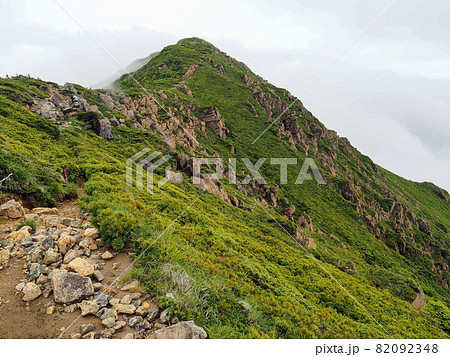 尾瀬・至仏山より望む小至仏山 82092348