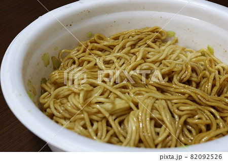 カップ焼きそば 82092526