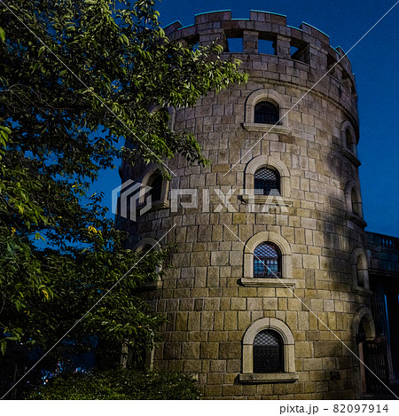 樹脂でできたお城にあるような柱 楽天市場】【門柱、樹脂製ポール、門柱ポール、自然な目隠し